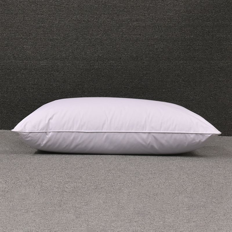鸭绒枕头，里面是含有99%的纯白大鹅鸭绒，让你疲惫的省体得到完美的放松