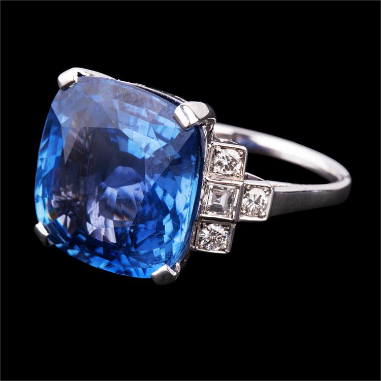 独角鹿西洋古董珠宝首饰装饰艺术风格白金镶嵌钻石蓝宝石戒指