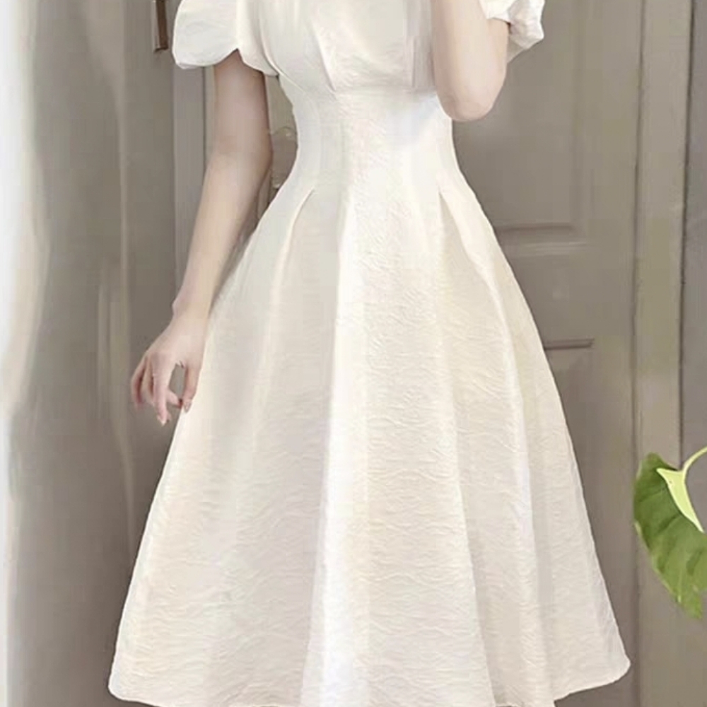 法式黑色连衣裙女2023夏小众赫本风小个子显瘦气质白色泡泡袖长裙