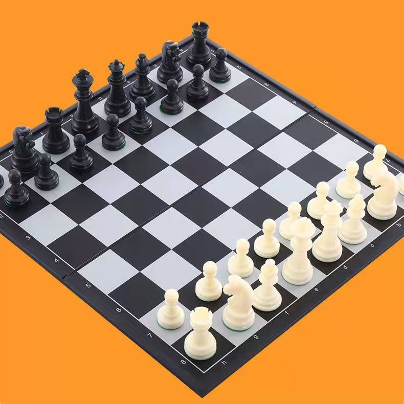 国际象棋小学生儿童带磁性高档棋盘便携高级折叠西洋棋比赛专用棋 黑白 大号