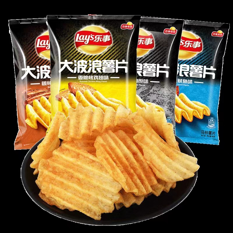 Lay's/乐事薯片135g大波浪袋装鱿鱼烤鸡翅辛辣五花肉味零食小吃