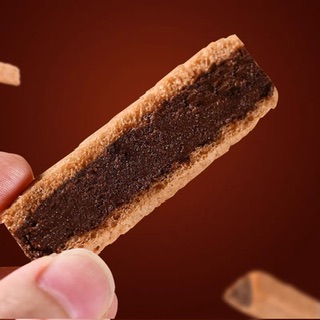 熔岩三角酥金字塔夹心巧克力棒威化饼干 