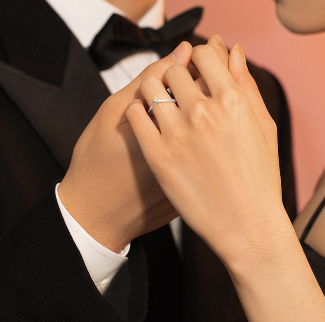  求婚结婚克拉真钻戒指女单戒群镶 可刻字定制闭口戒银色18K金 钻石珠宝