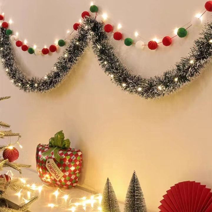 圣诞节彩带装饰彩条藤条 橱窗场景背景墙布置 圣诞树树叶雪花毛条