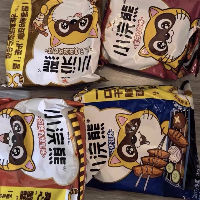 小浣熊干脆面儿童怀旧方便面小吃宿舍零食休闲食品干吃面解馋