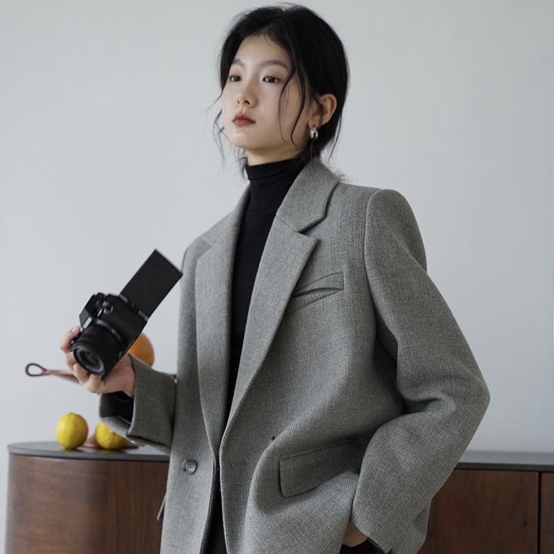 秋冬新款设计感西装外套女小个子一粒扣休闲正肩西服上衣复古高级