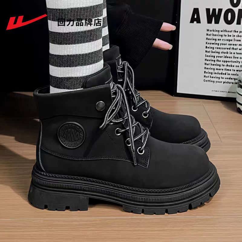 莎丝妮漫小个子福音款马丁靴鞋头圆润宽敞，脚趾活动无束缚